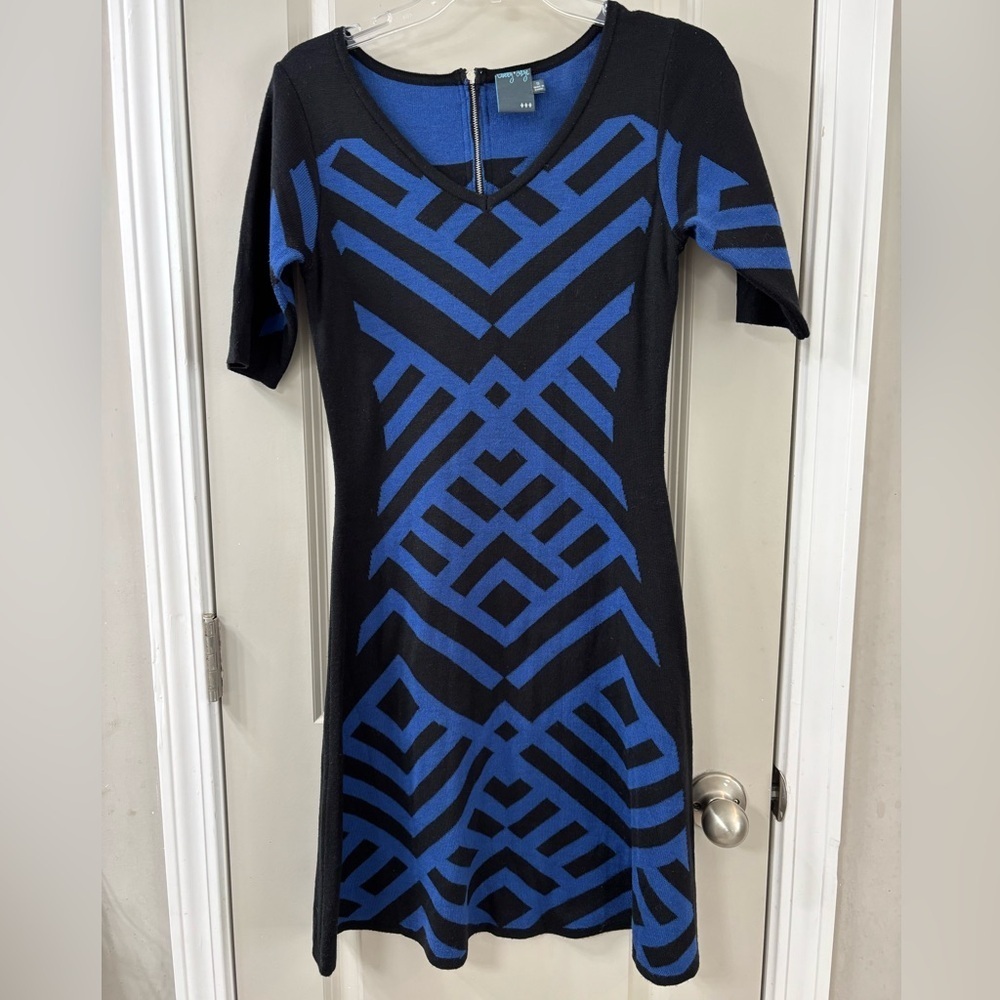 Gabby Skye Black and Blue Knit Midi Dress